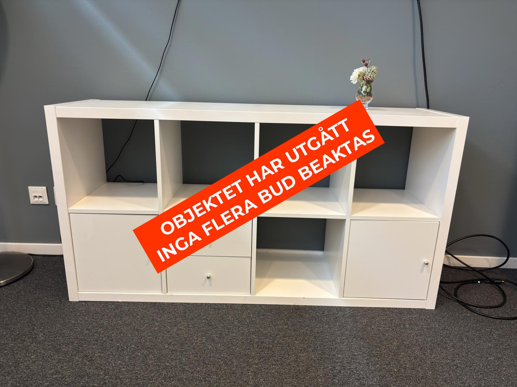 Chest of drawers incl. floor lamp