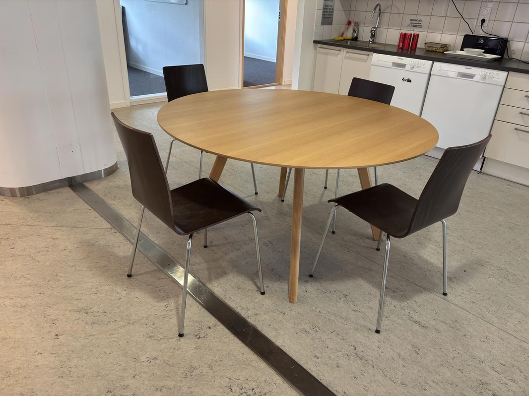 Bord inkl. 4 st. stolar