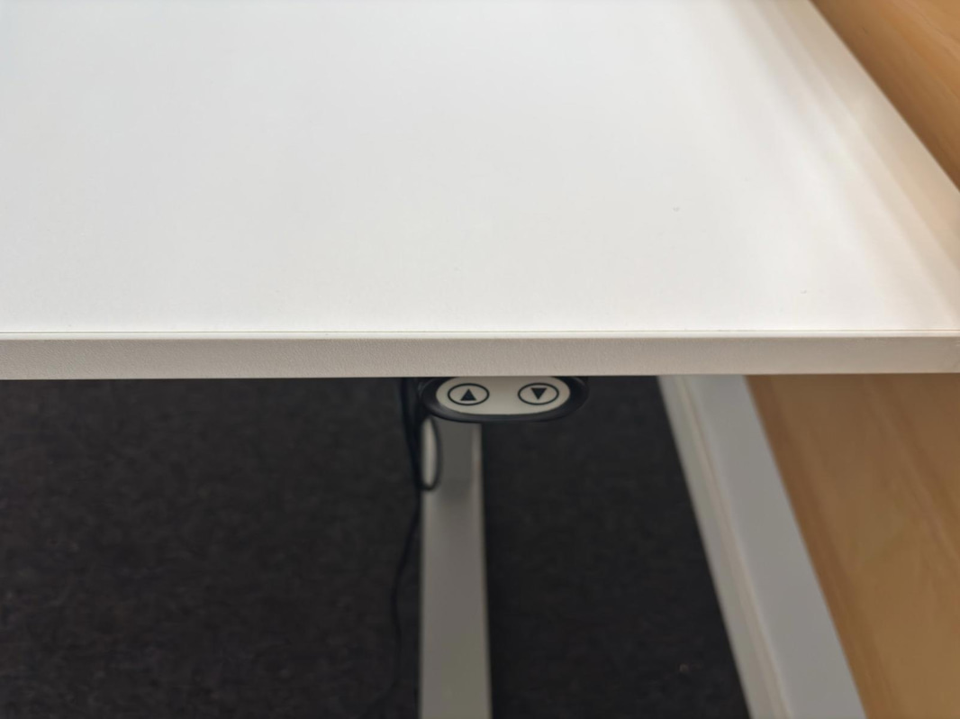 Höj- och sänkbart skrivbord inkl. skrivbordsstol