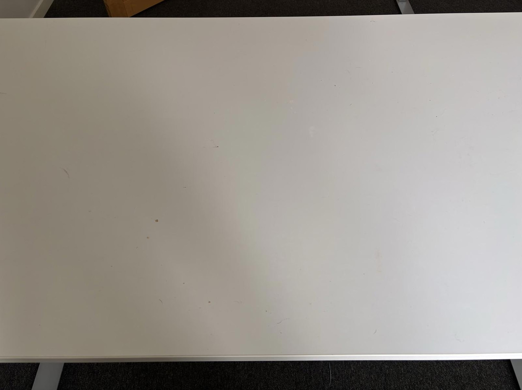 Höj- och sänkbart skrivbord
