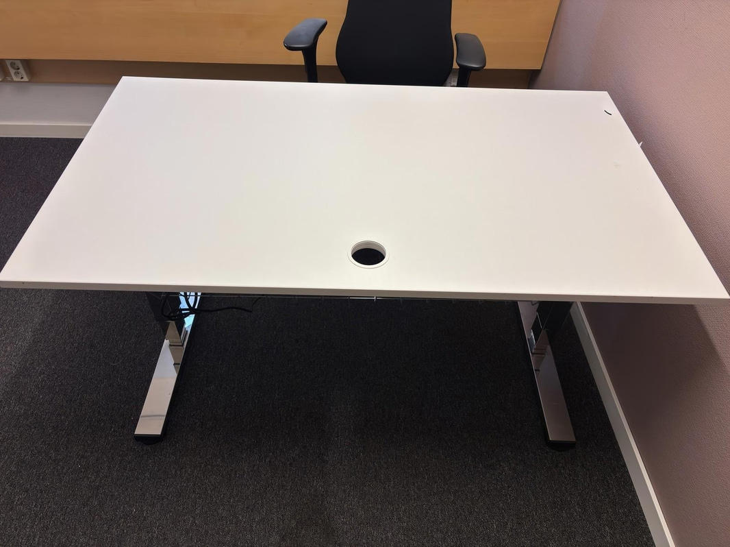 Höj- och sänkbart skrivbord inkl. kontorsstol Kinnarp