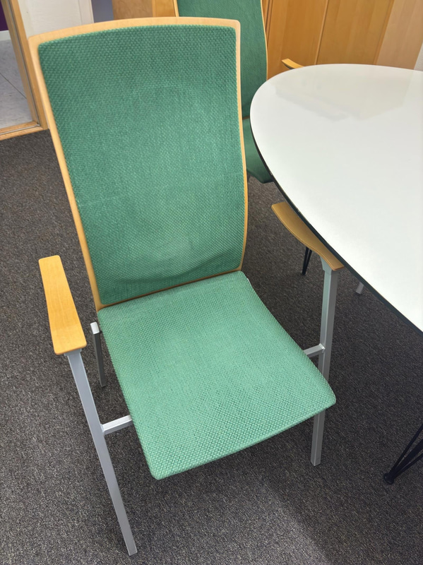 Bord inkl. 5 st. stolar