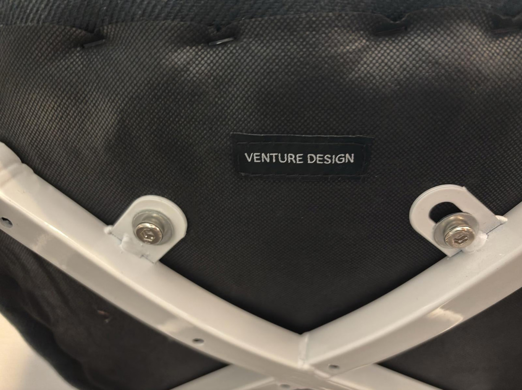Kontorsbord inklusive 8 st. kontorsstolar Venture Design