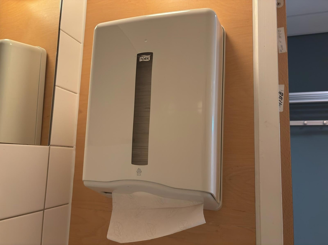 2. st Serviettpappershållare Tork