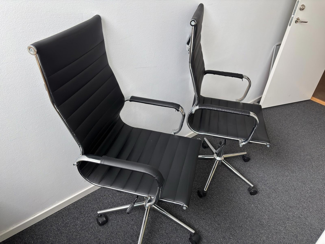 2 Mio Porter office chairs