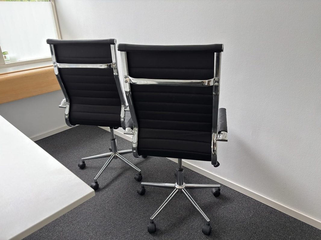 2 Mio Porter office chairs