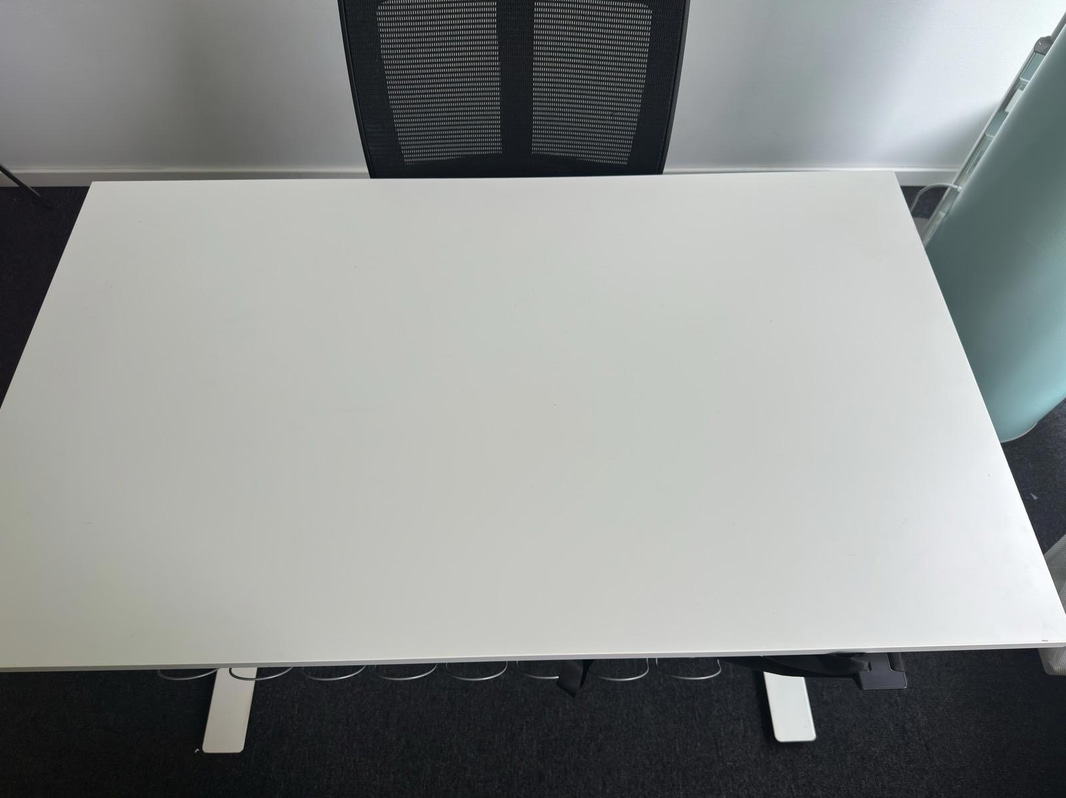 Höj- och sänkbart skrivbord inkl. kontorsstol
