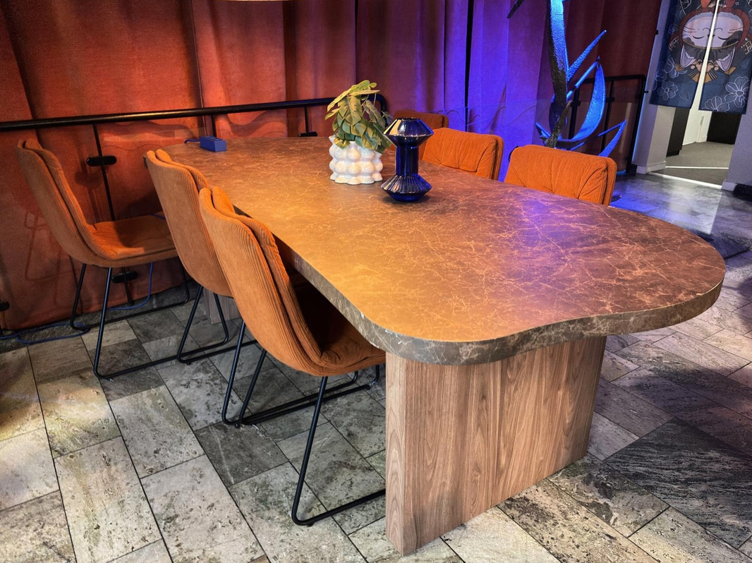 Dining table incl. 6 chairs