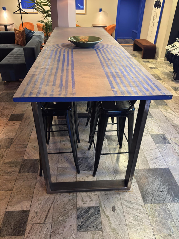 Table incl. 8 chairs