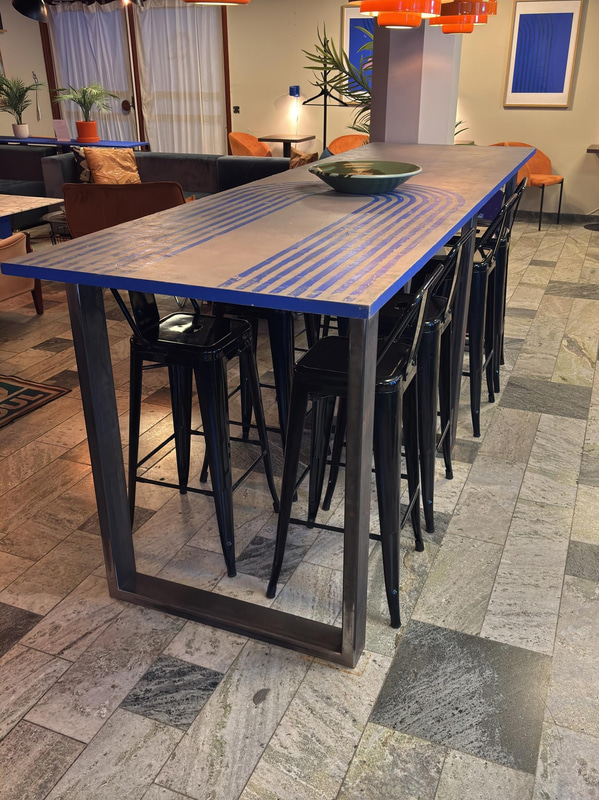 Table incl. 8 chairs