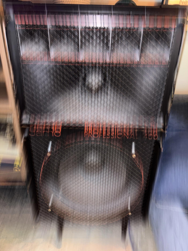2 Jamo Professional 400 Speakers