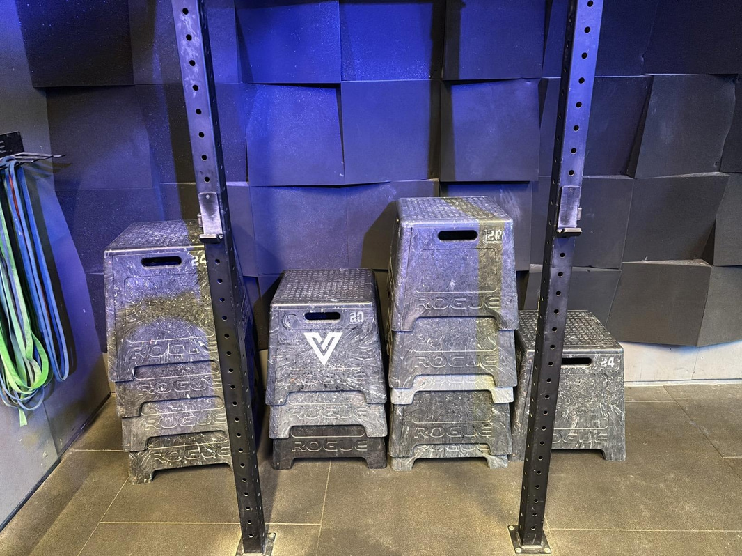 19 plyo boxes, various sizes