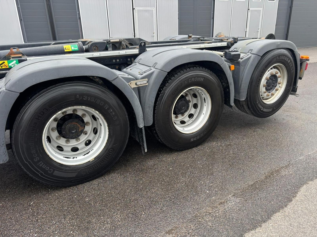 Tridem Hooklift Truck MAN TGX 35.520 8X4-4 BL CH -2023 | JOAB 24-tonne | Plough-equipped