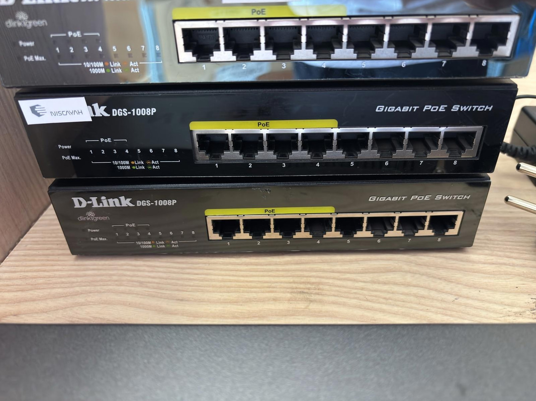 Lot of assorted network switches