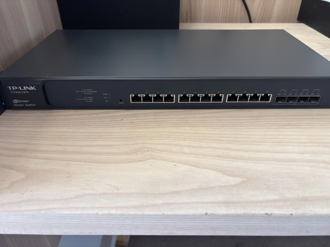 Switch TP-Link T1700X-16TS 12-port