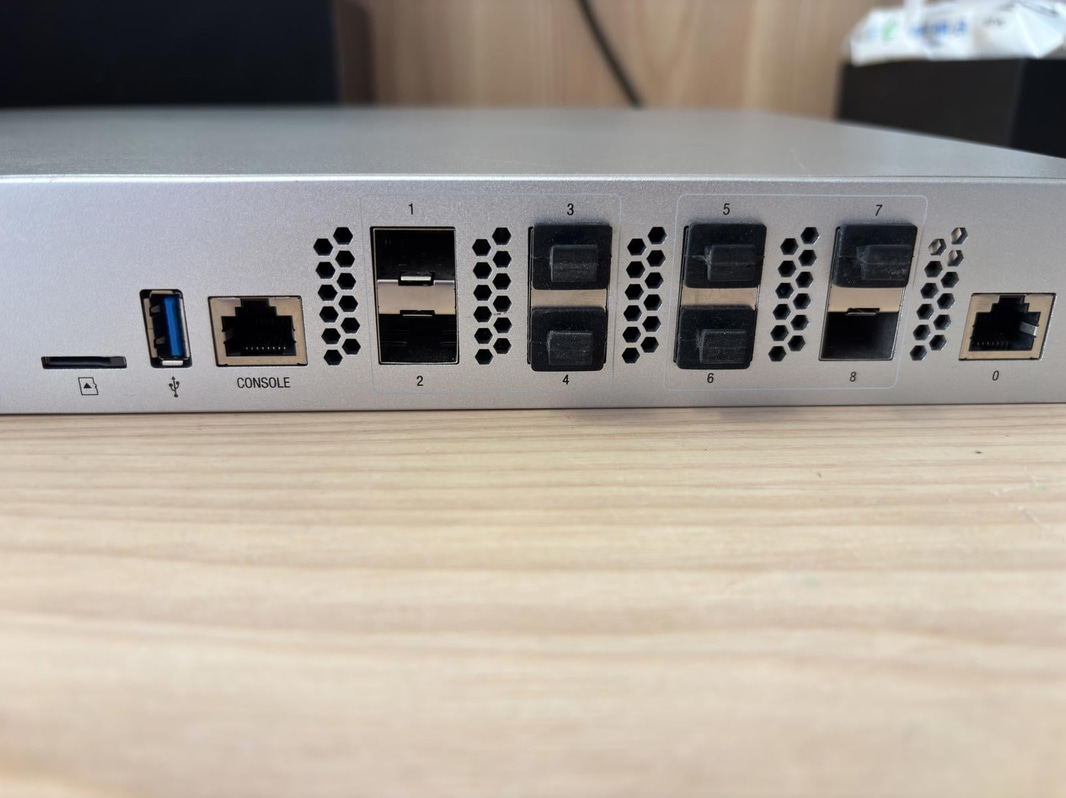 Gateway Ubiquiti USG-XG-8