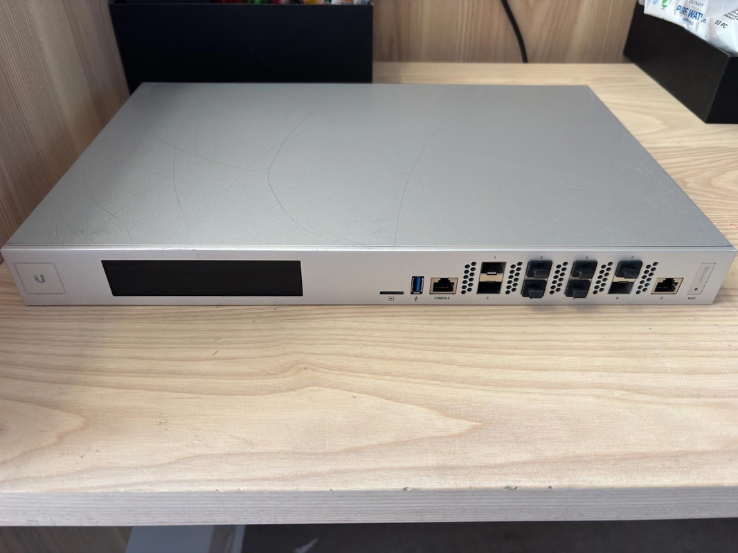 Gateway Ubiquiti USG-XG-8