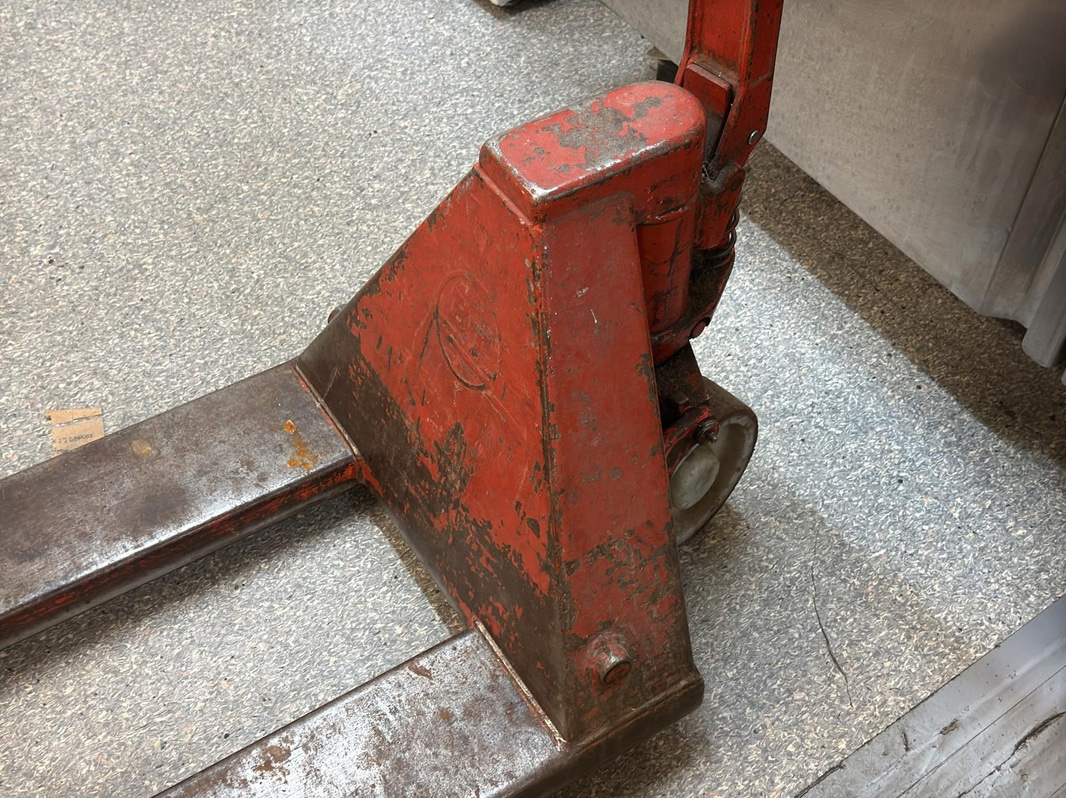 2 pallet trucks