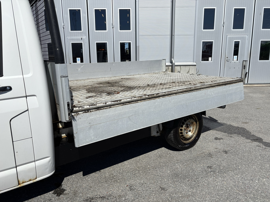Volkswagen Transporter 2.0 TDI Flatbed Truck - 2011 | Tipper