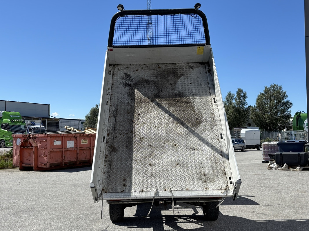 Volkswagen Transporter 2.0 TDI Flatbed Truck - 2011 | Tipper