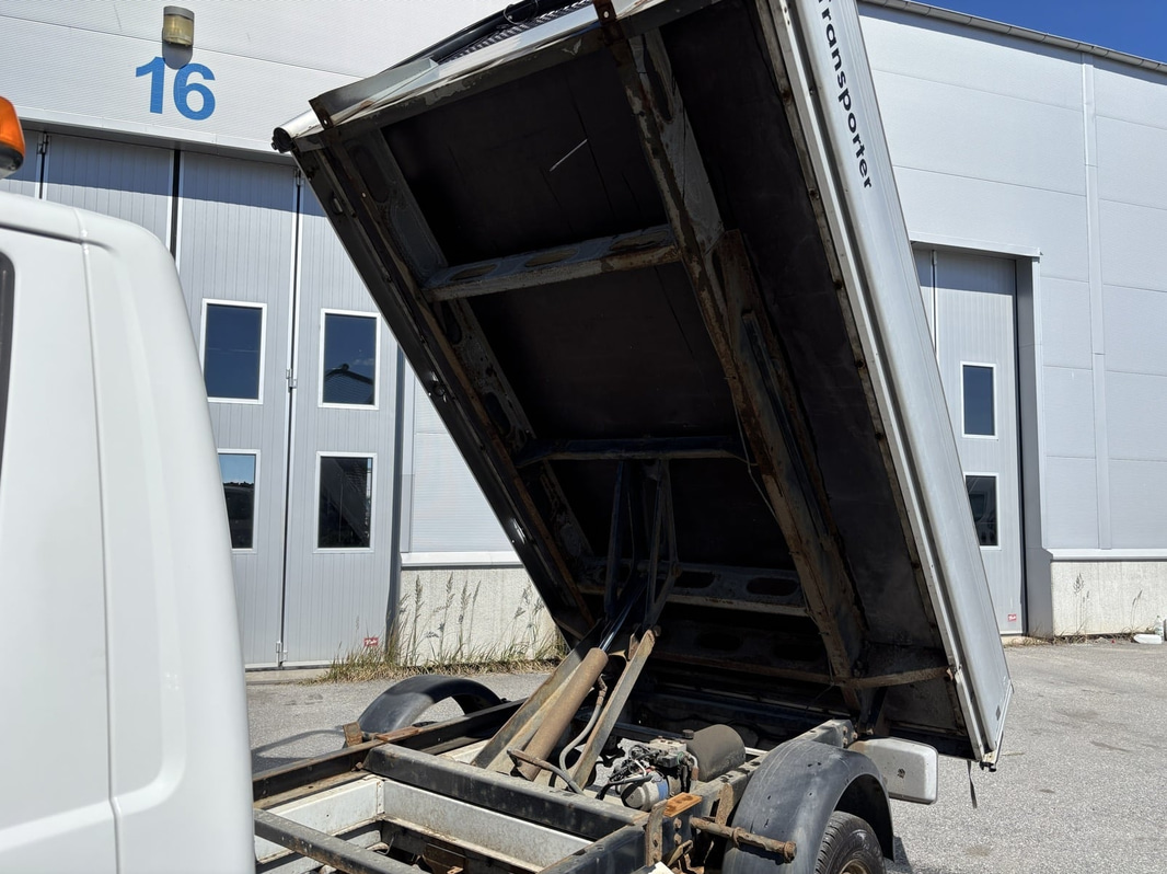 Volkswagen Transporter 2.0 TDI Flatbed Truck - 2011 | Tipper