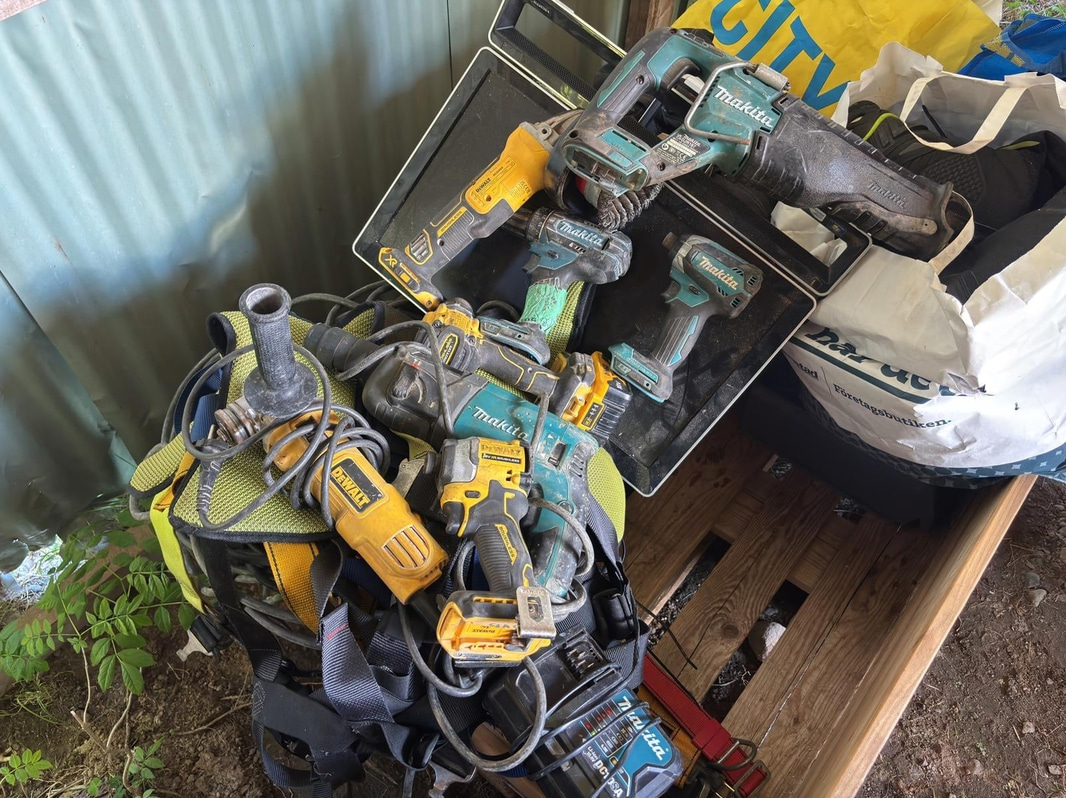 3 st. pallar blandat inklusive Makita och DeWalt
