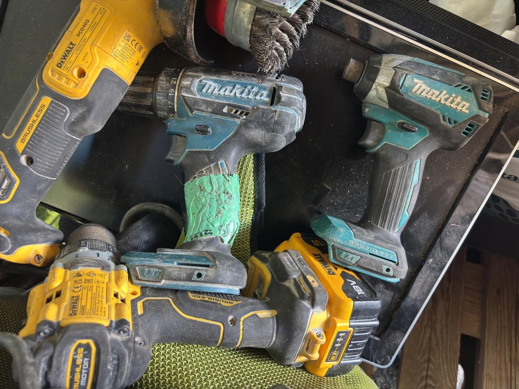 3 st. pallar blandat inklusive Makita och DeWalt