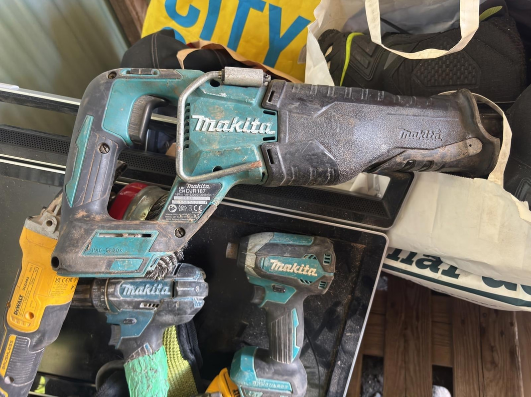3 st. pallar blandat inklusive Makita och DeWalt