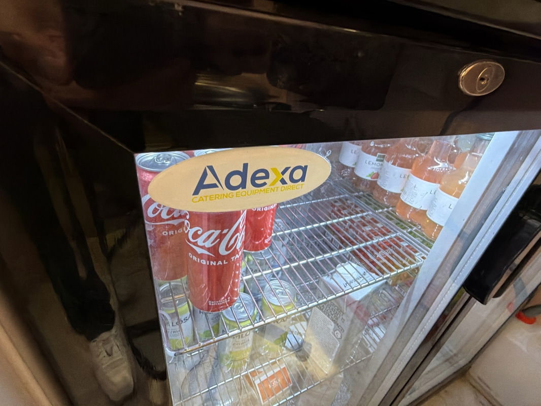 Kylbänk Adexa med dubbla glasdörrar