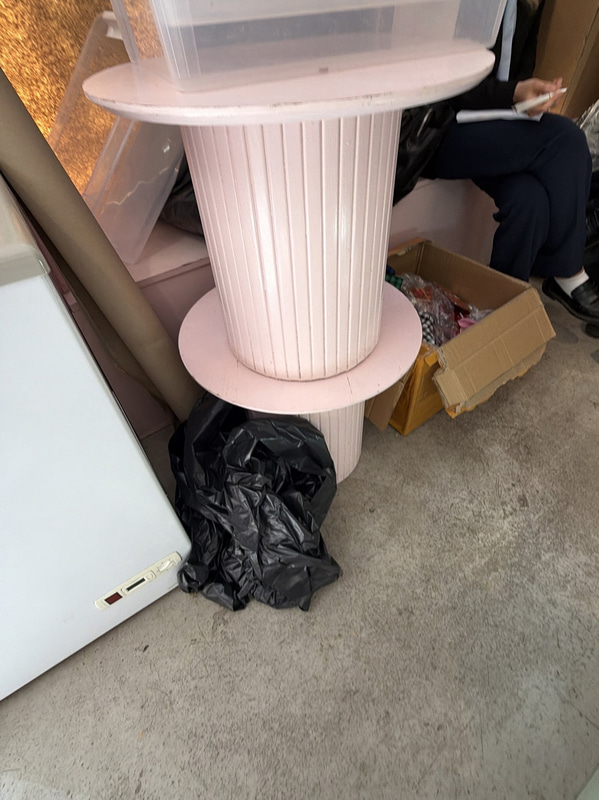 Pedestal tables, pink, 3 pcs