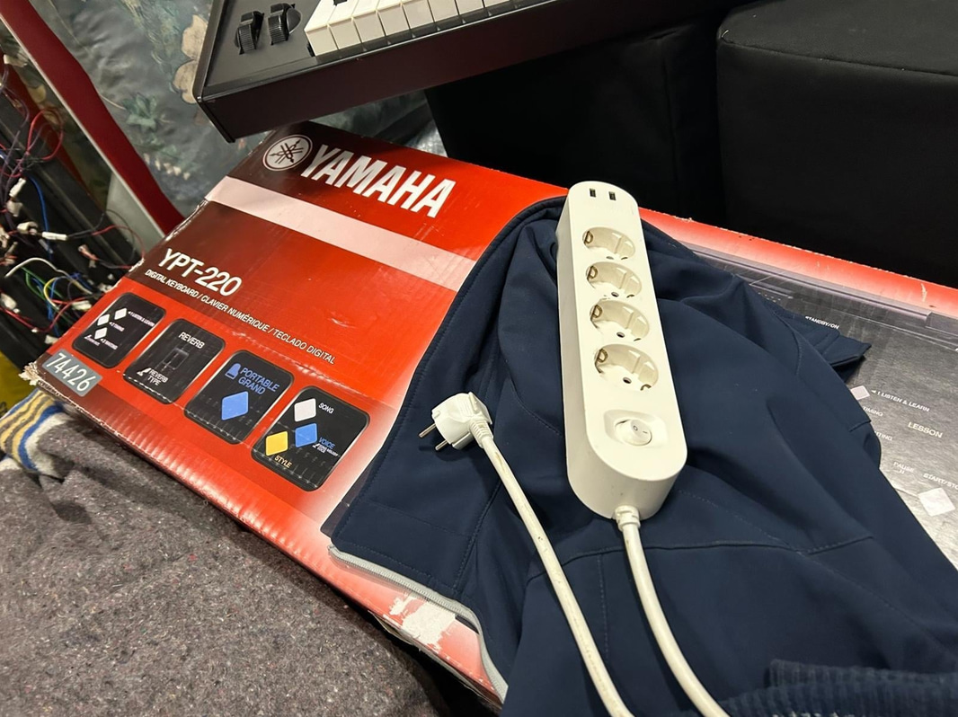 Yamaha YPT-220 Keyboard