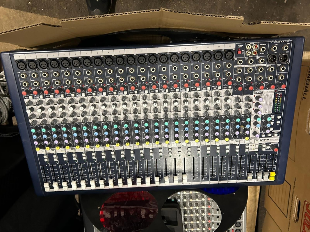 Soundcraft MFX 20/2 Mixing Console