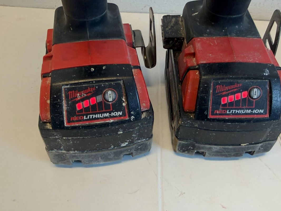 2 st Skruvdragare Milwaukee M18