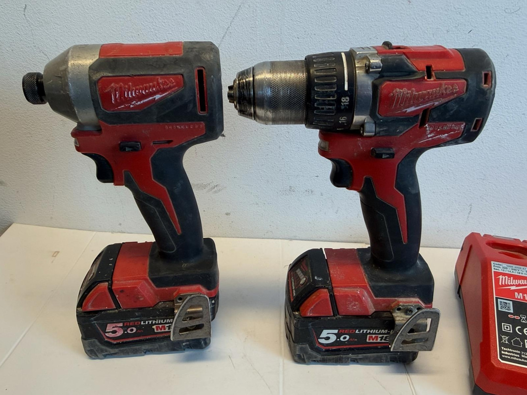 2 st Skruvdragare Milwaukee M18