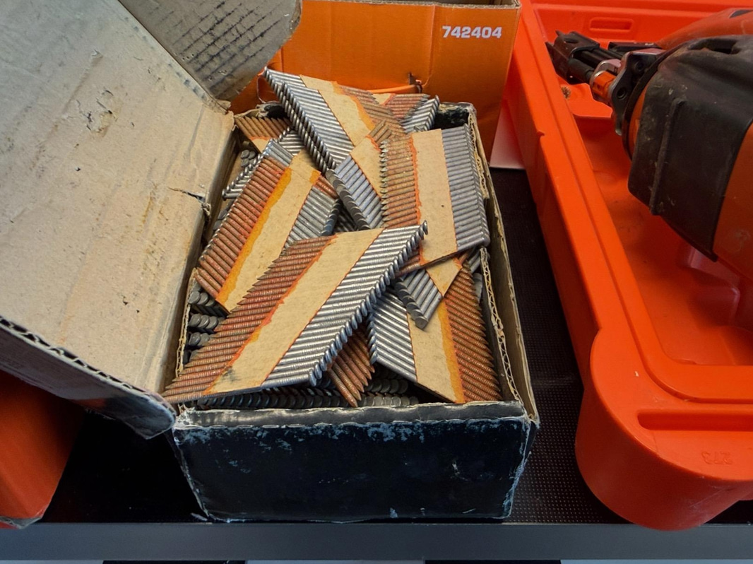 Paslode IM90Xi Nail Gun