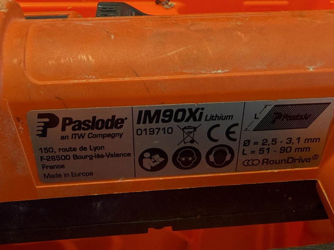 Paslode IM90Xi Nail Gun