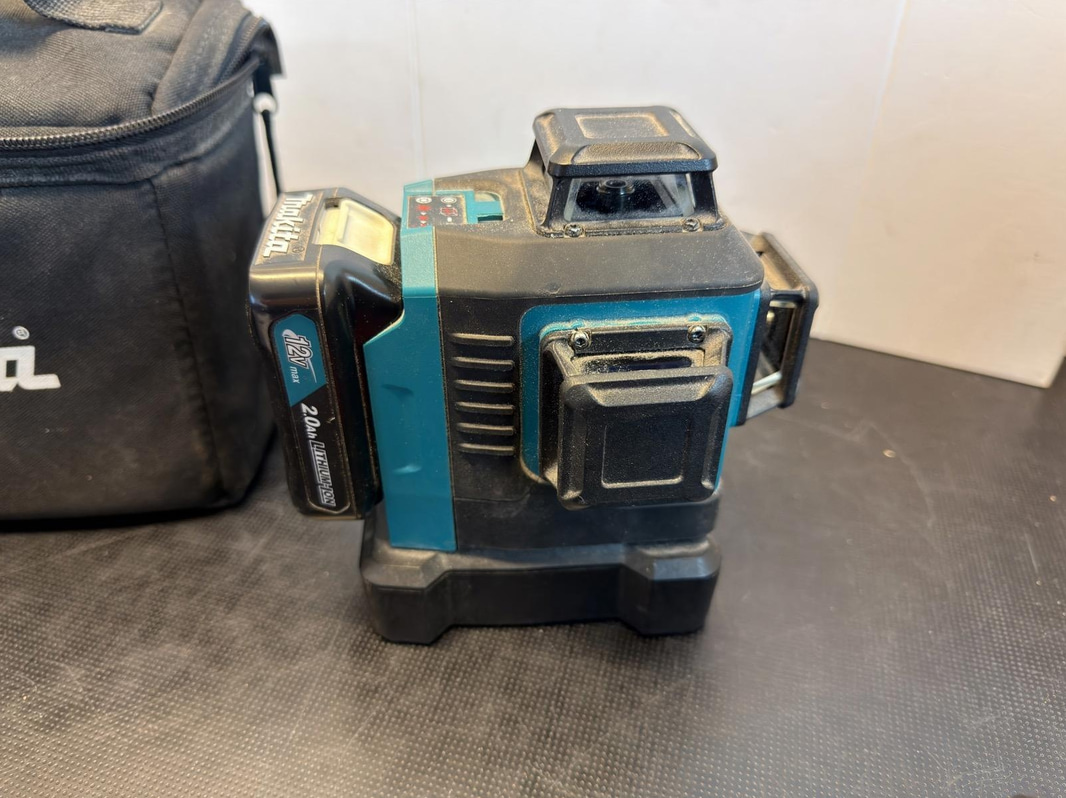 Makita Cross-Line Laser, 2021, Battery-Powered