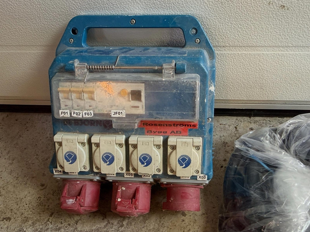 Power cables, 16 & 32A 3-phase, site distribution board.