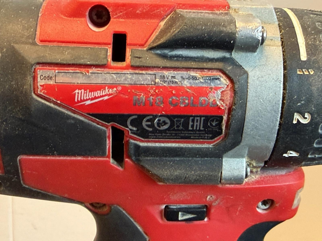 Borrskruvdragare Milwaukee M18 CBLD, med batteri och laddare