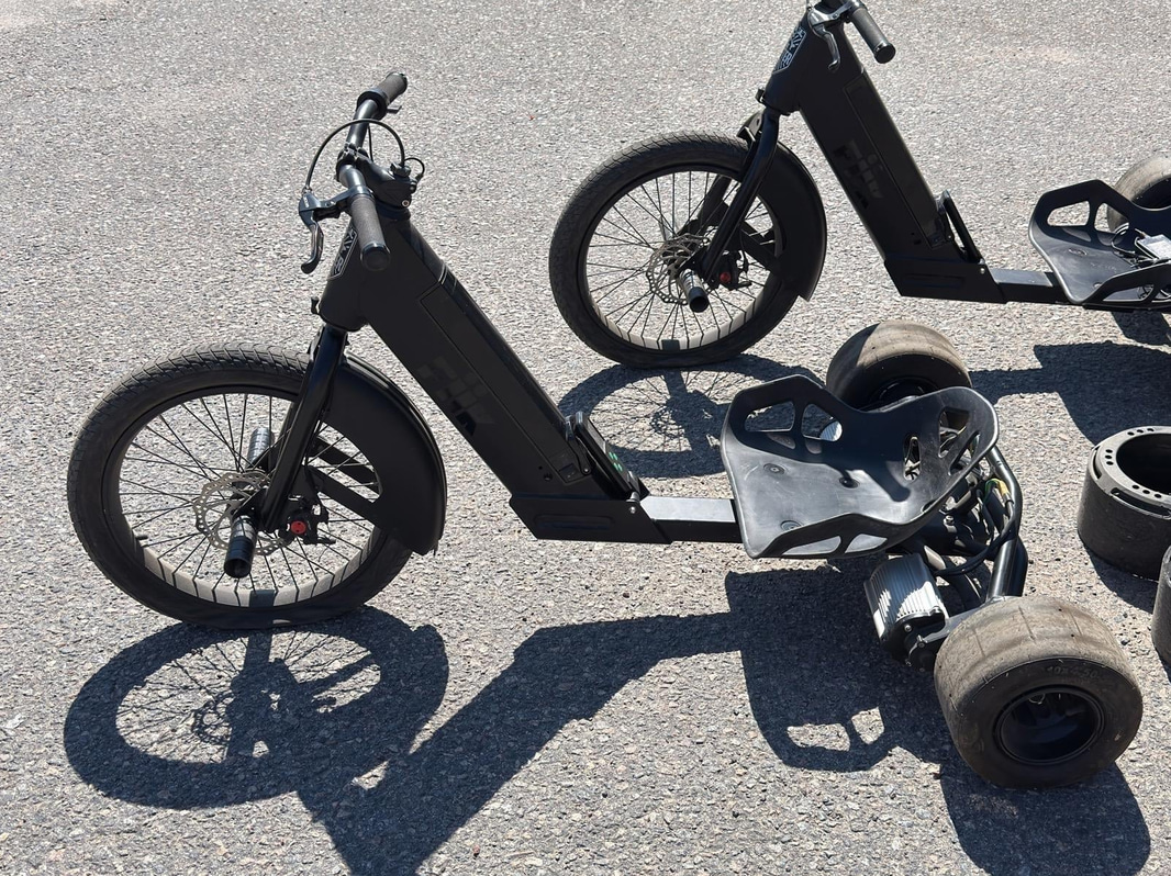2 st trehjuliga driftcyklar, batteridrivna, FIIK Drifter