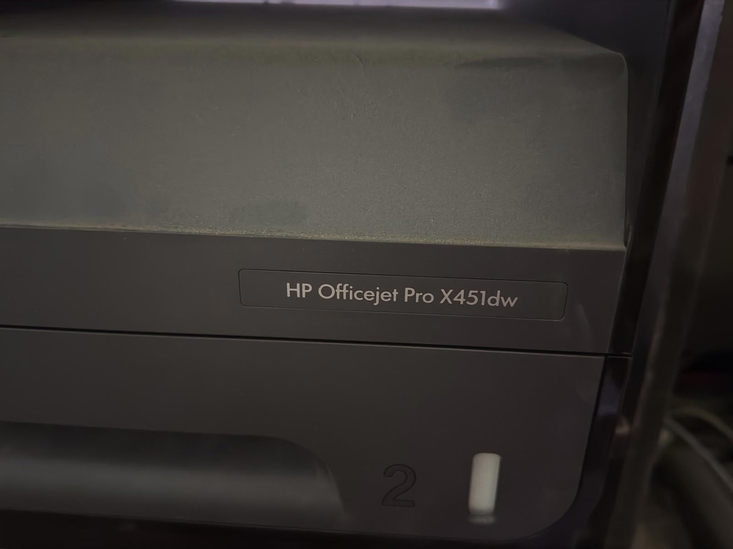 HP skrivare samt 27" skärm från BENQ