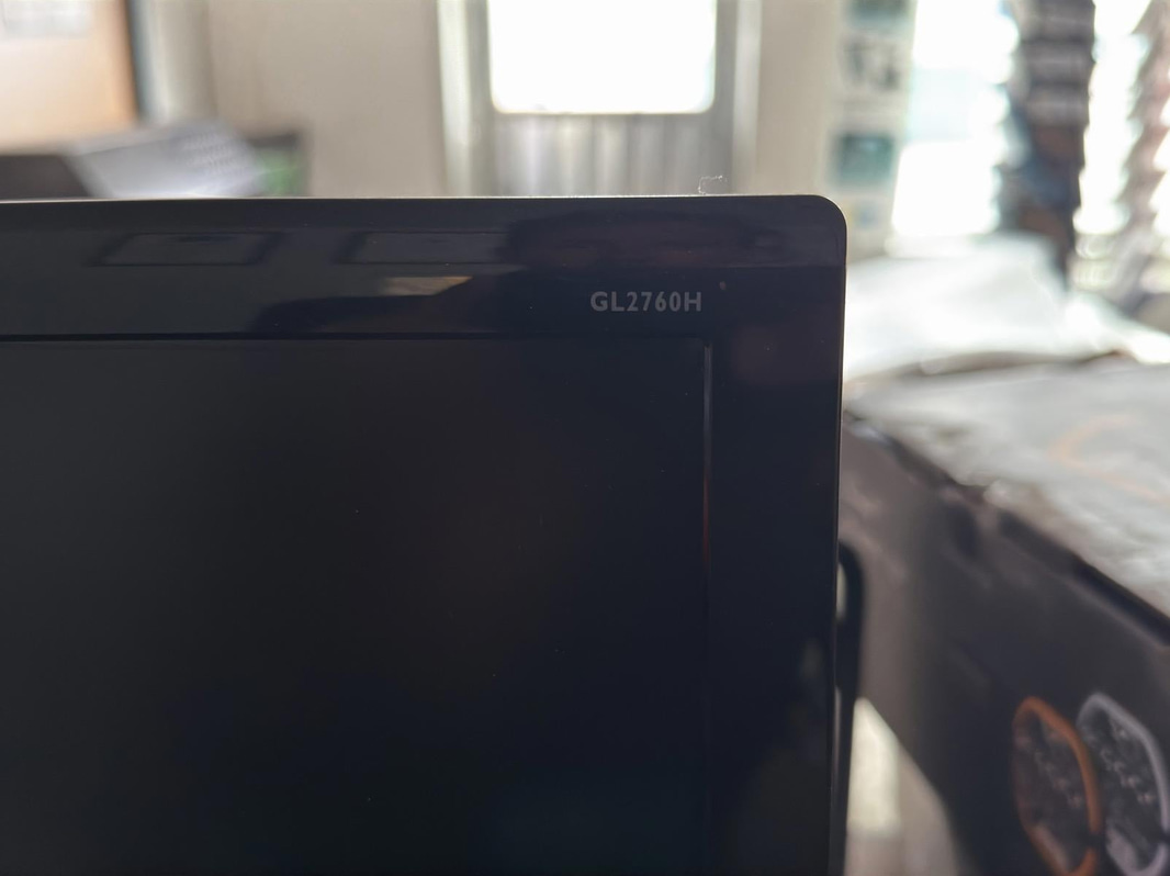 HP skrivare samt 27" skärm från BENQ