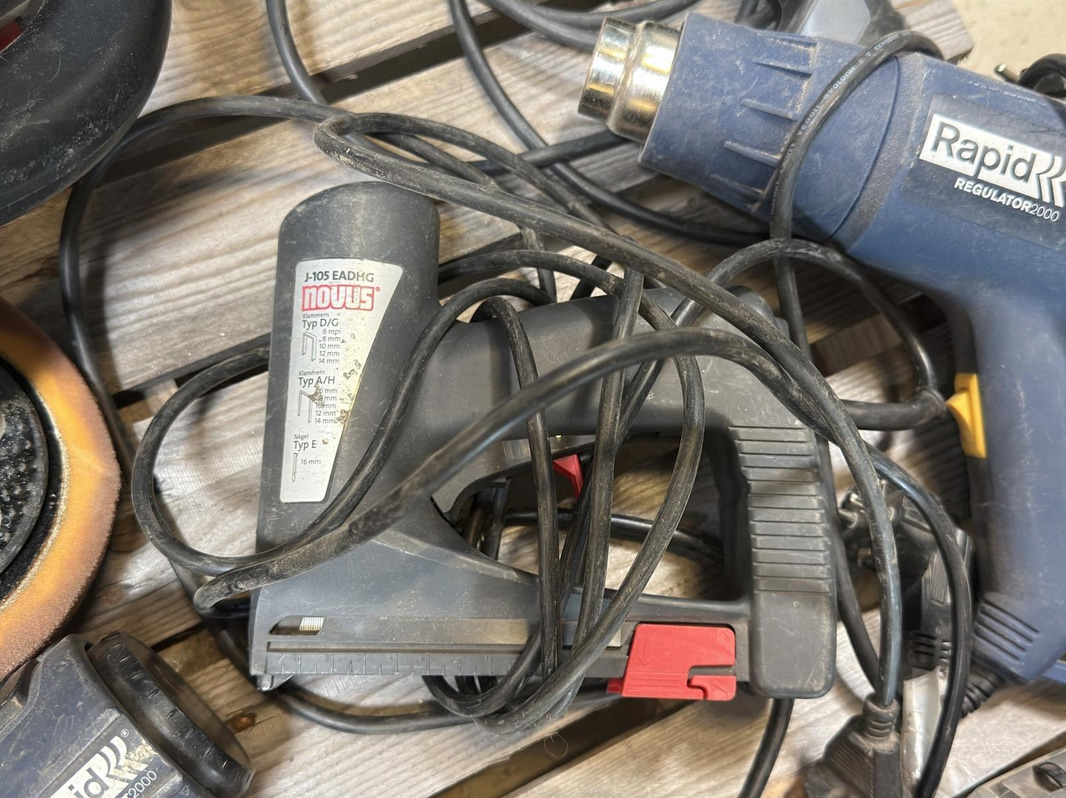 Diverse elverktyg, bl.a. värmepistoler och polermaskin
