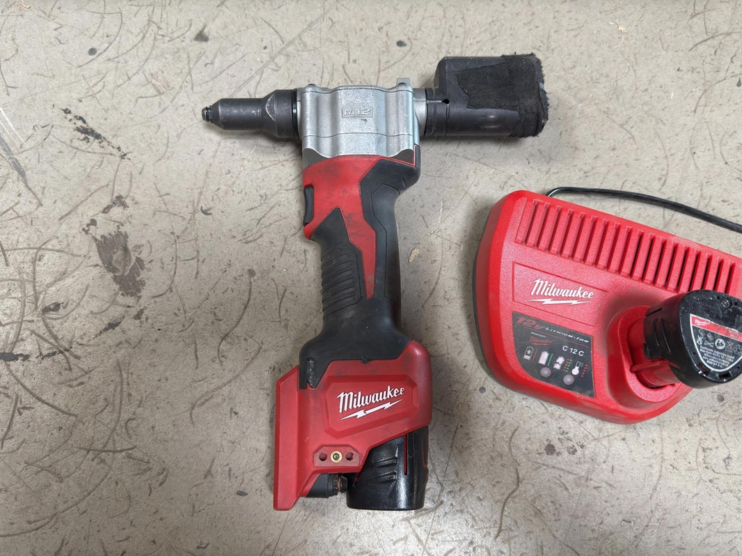 Milwaukee M12 BPRT Rivet Gun