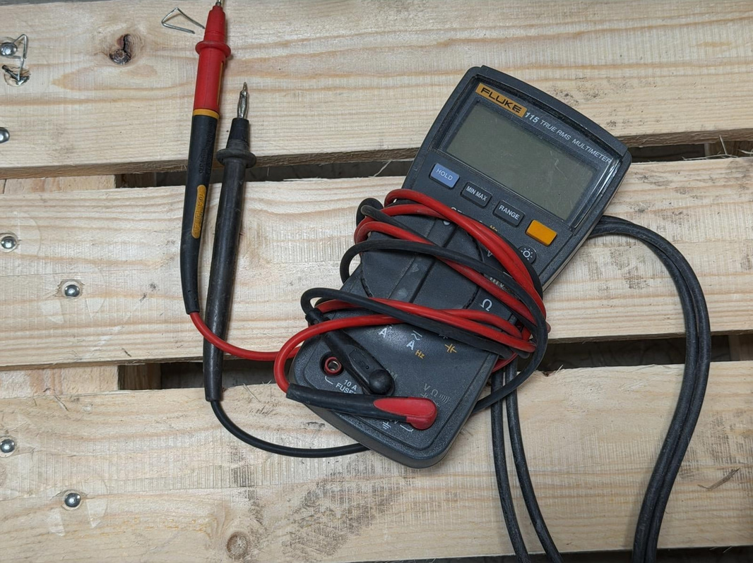 Velleman bench power supply and measuring instruments incl. Fluke