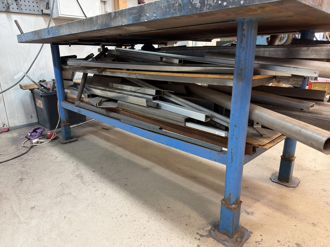 Heavy-duty steel welding table, 200×100 cm