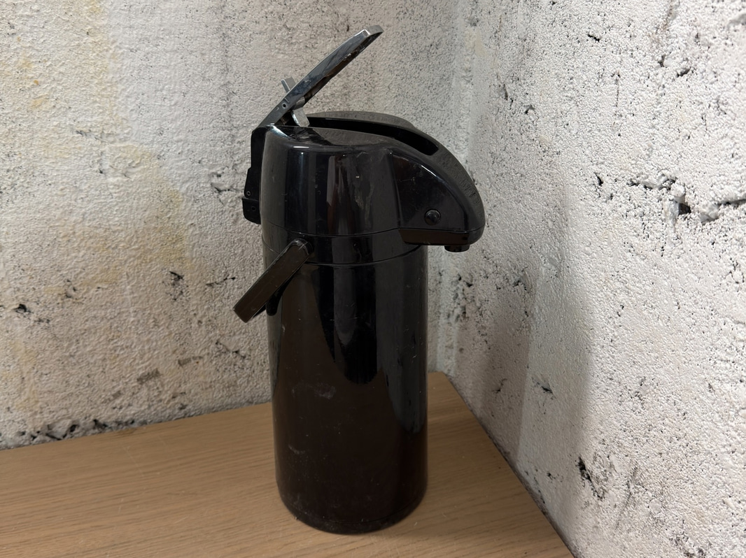 Pump-action thermos, black plastic, carrying handle