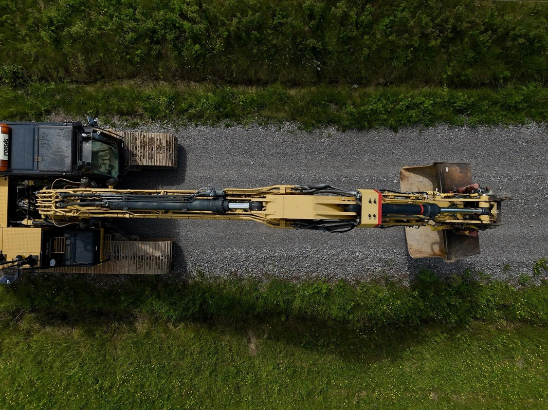 Tracked excavator Cat 324EL | 4 attachments | 2012