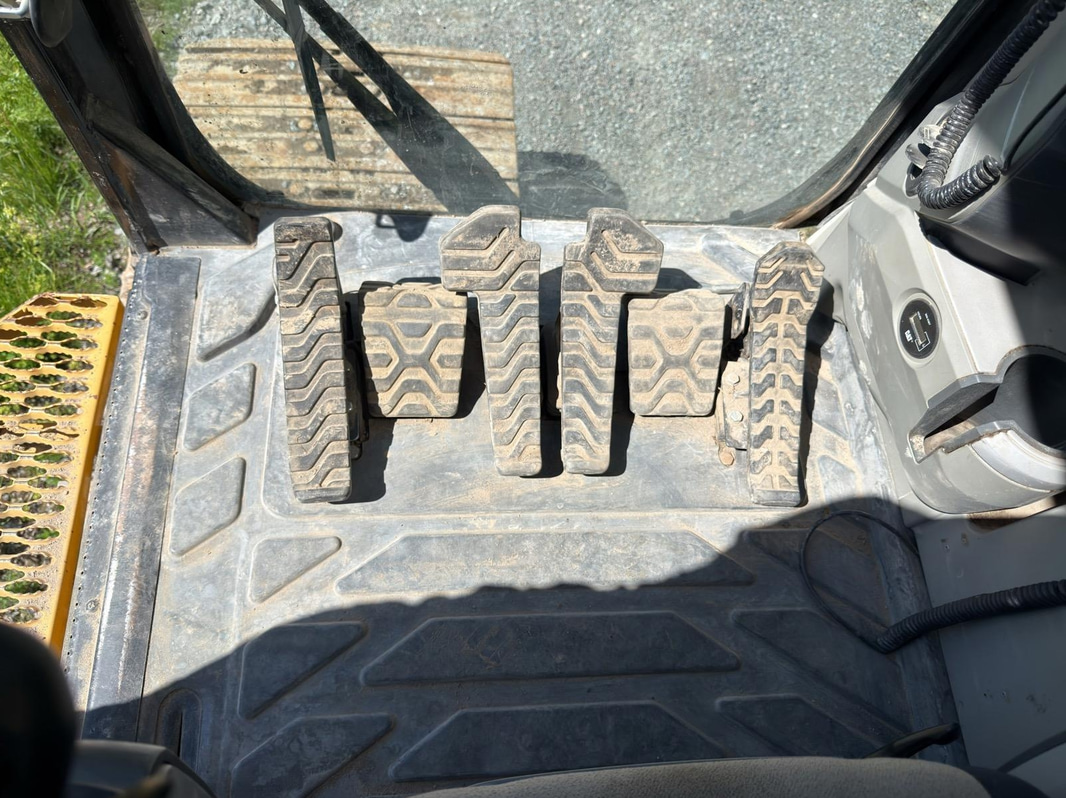 Tracked excavator Cat 324EL | 4 attachments | 2012