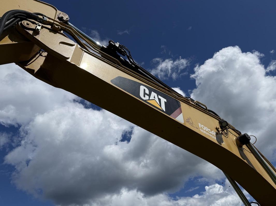 Tracked excavator Cat 324EL | 4 attachments | 2012